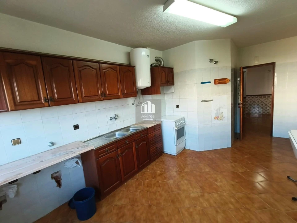 Apartamento T3 para Venda em Charneca de Caparica e Sobreda Foto 19