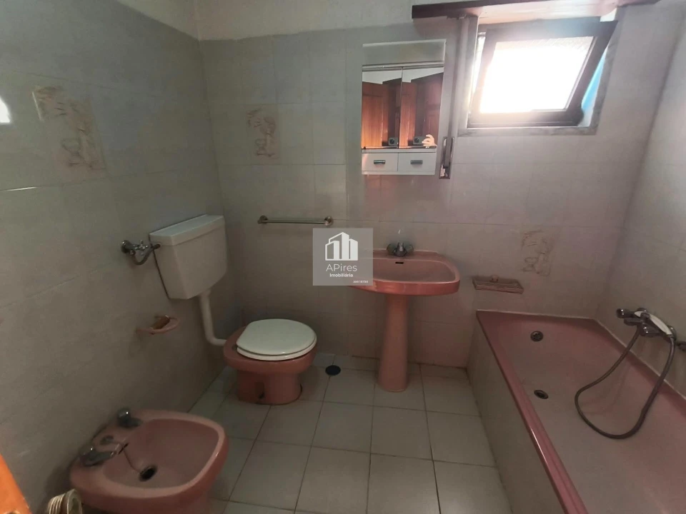 Apartamento T3 para Venda em Charneca de Caparica e Sobreda Foto 27