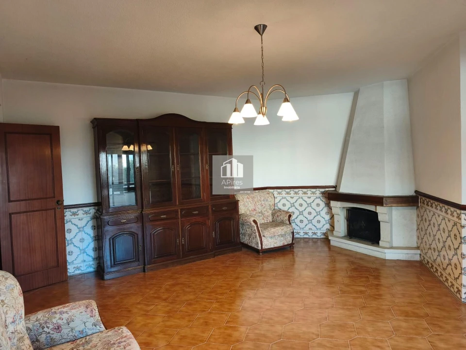 Apartamento T3 para Venda em Charneca de Caparica e Sobreda Foto 2
