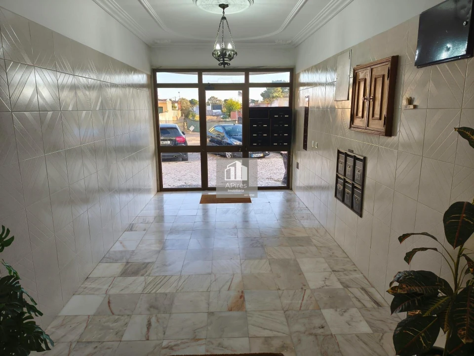 Apartamento T3 para Venda em Charneca de Caparica e Sobreda Foto 42