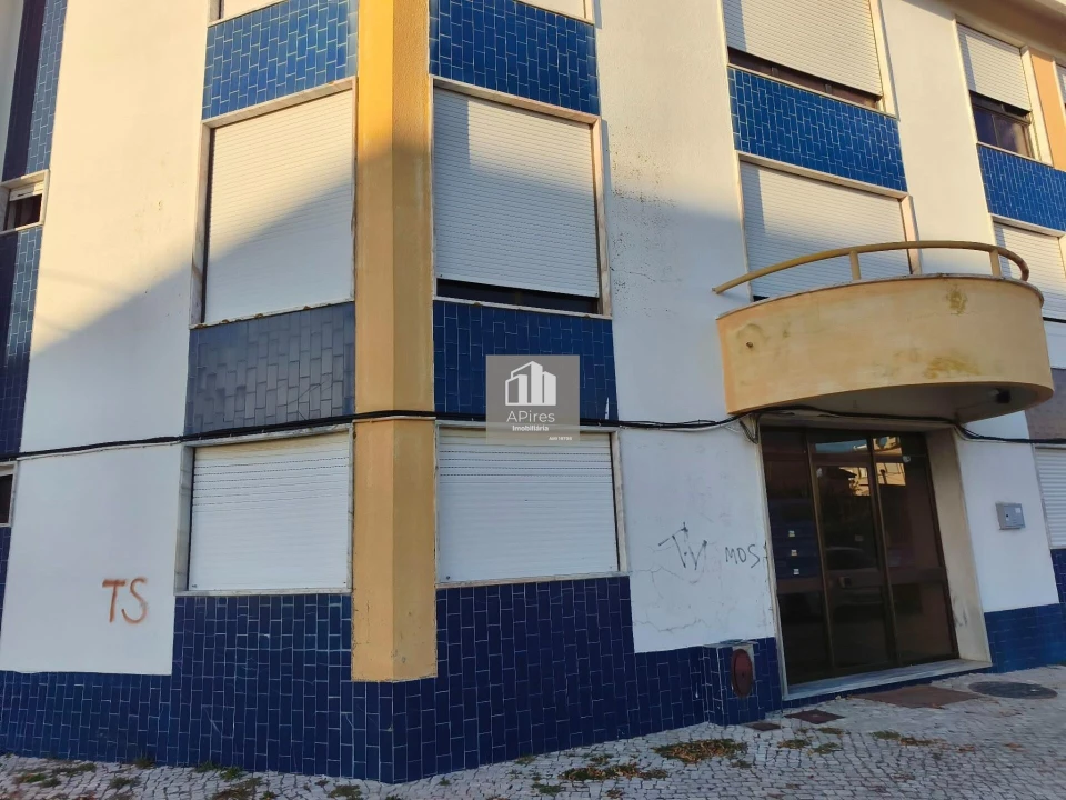 Apartamento T3 para Venda em Charneca de Caparica e Sobreda Foto 40
