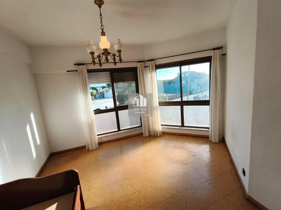 Apartamento T3 para Venda em Charneca de Caparica e Sobreda Foto 35