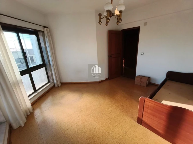 Apartamento T3 para Venda em Charneca de Caparica e Sobreda Foto 38