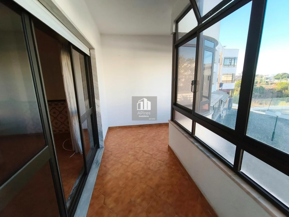 Apartamento T3 para Venda em Charneca de Caparica e Sobreda Foto 8