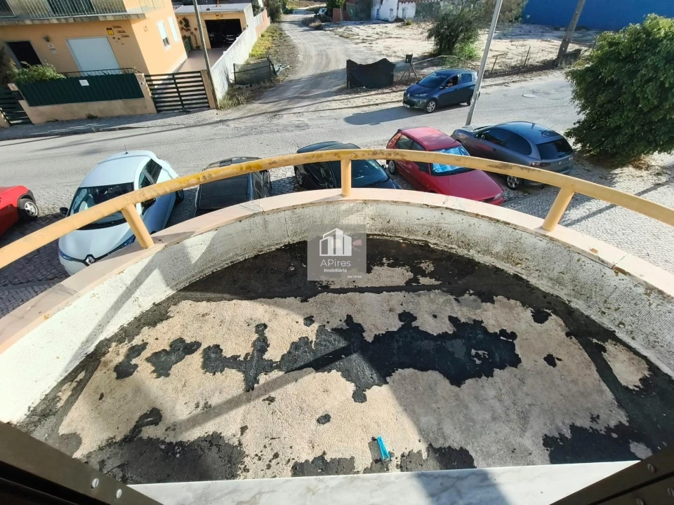 Apartamento T3 para Venda em Charneca de Caparica e Sobreda Foto 33