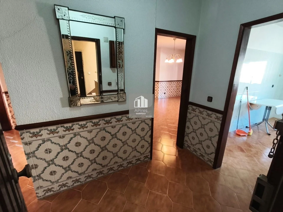 Apartamento T3 para Venda em Charneca de Caparica e Sobreda Foto 22
