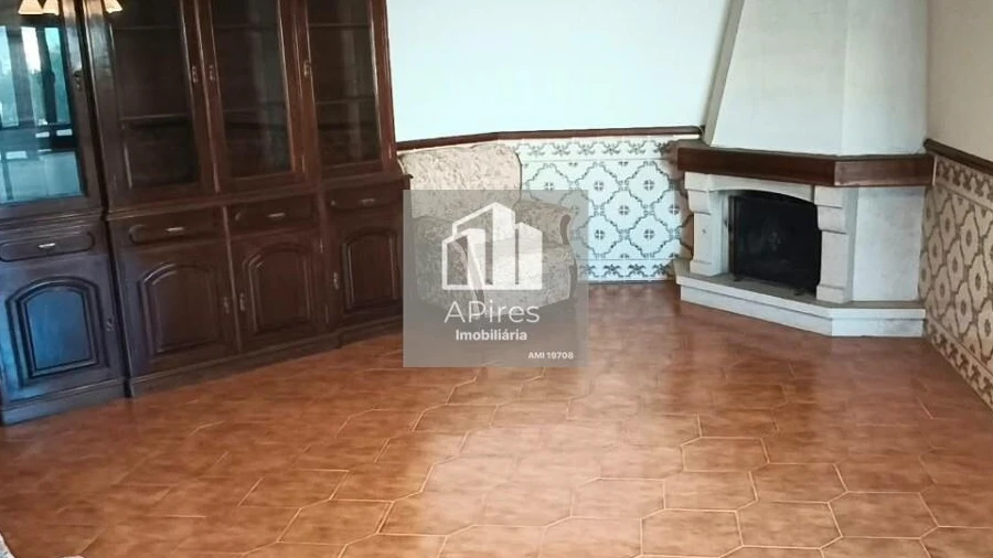 Apartamento T3 para Venda em Charneca de Caparica e Sobreda