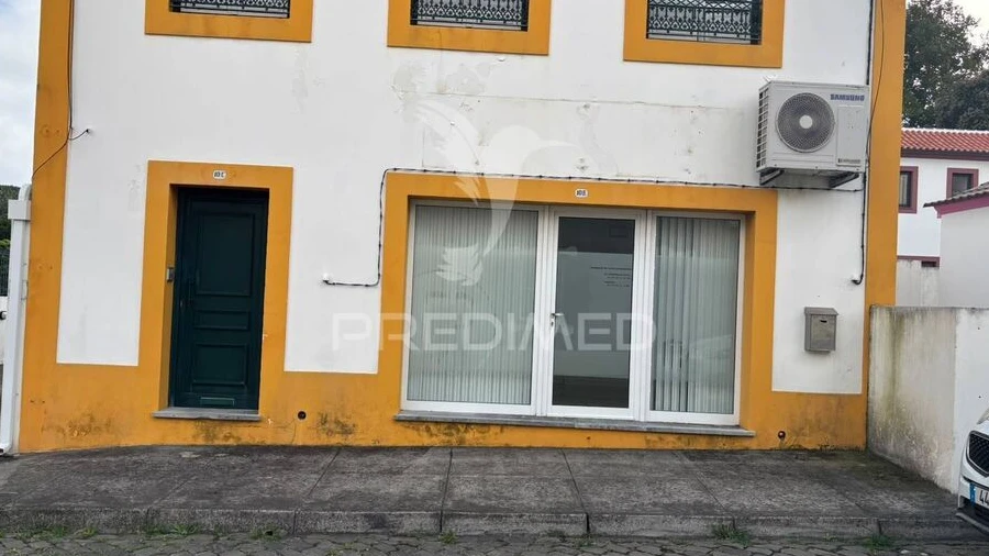 Loja para Arrendamento em Praia da Vitoria (Santa Cruz)