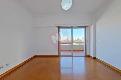 Apartamento T2 para Arrendamento em Lumiar