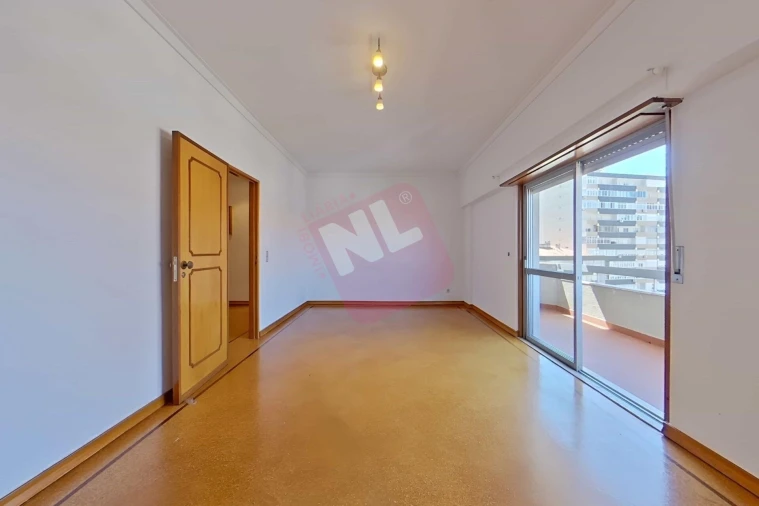 Apartamento T2 para Arrendamento em Lumiar Foto 9