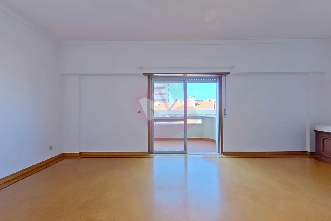 Apartamento T2 para Arrendamento em Lumiar Foto 6