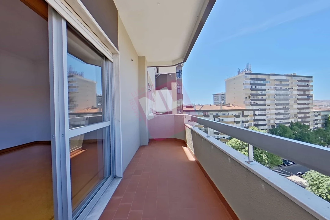 Apartamento T2 para Arrendamento em Lumiar Foto 10