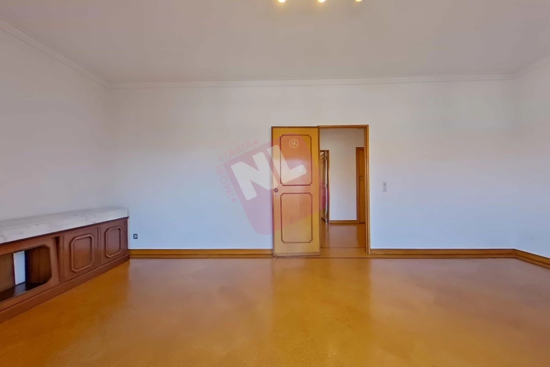 Apartamento T2 para Arrendamento em Lumiar Foto 7