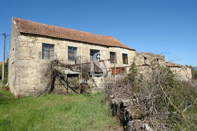 Moradia T4 para Venda em Caria Foto 2
