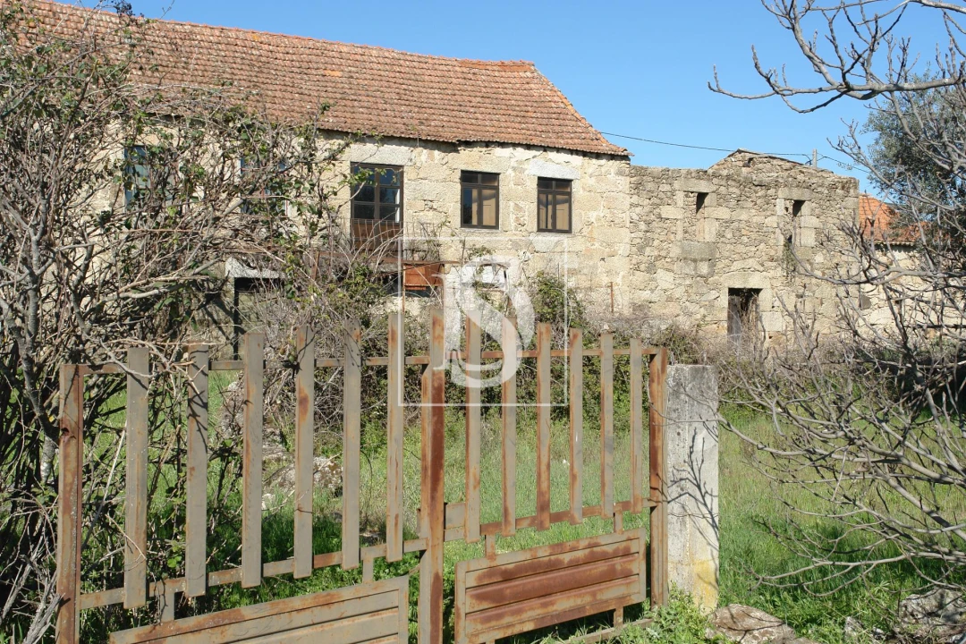 Moradia T4 para Venda em Caria Foto 7