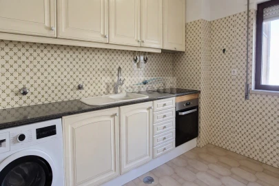 Apartamento T1 para Arrendamento em Carcavelos e Parede
