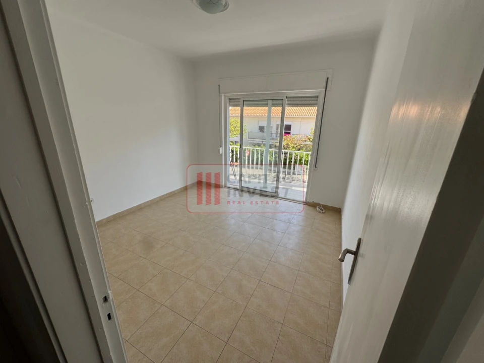Apartamento T2 para Venda em Costa da Caparica Foto 17