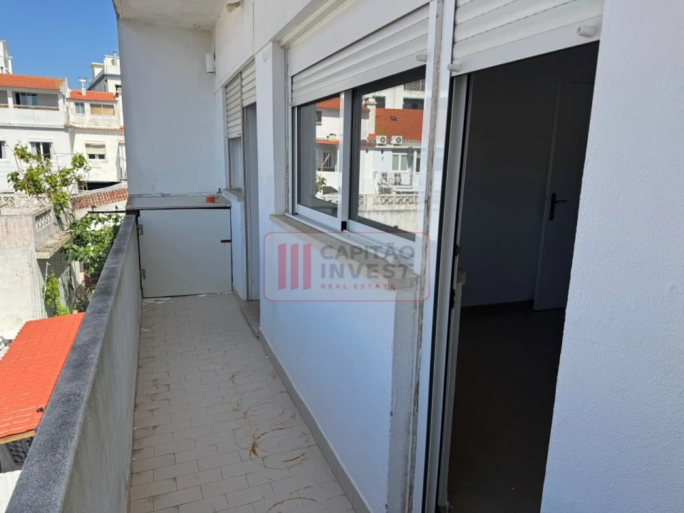 Apartamento T2 para Venda em Costa da Caparica Foto 24