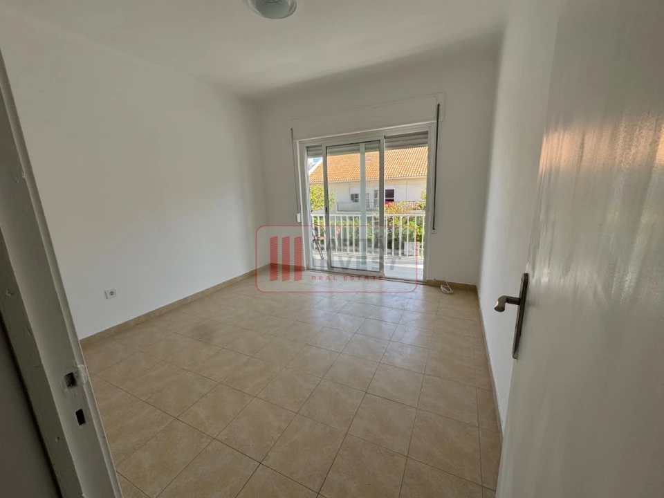 Apartamento T2 para Venda em Costa da Caparica Foto 36