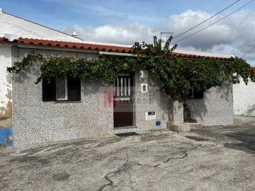Moradia T1 para Venda em Santa Cruz