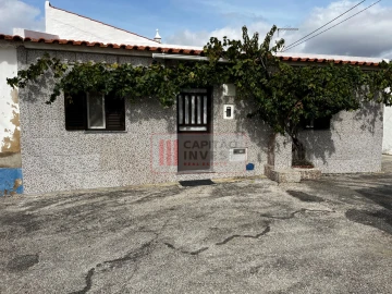 Moradia T1 para Venda em Santa Cruz