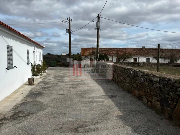 Moradia T1 para Venda em Santa Cruz