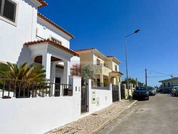 Terreno para Venda em Charneca de Caparica e Sobreda