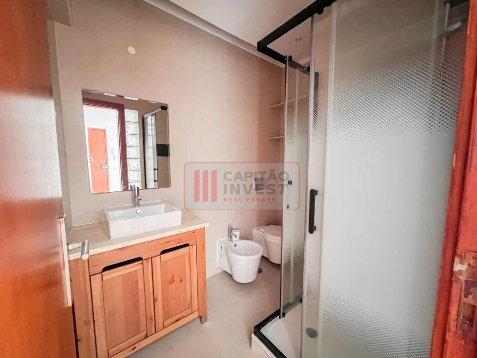 Apartamento T3 para Venda em Almada, Cova da Piedade, Pragal e Cacilhas Foto 28