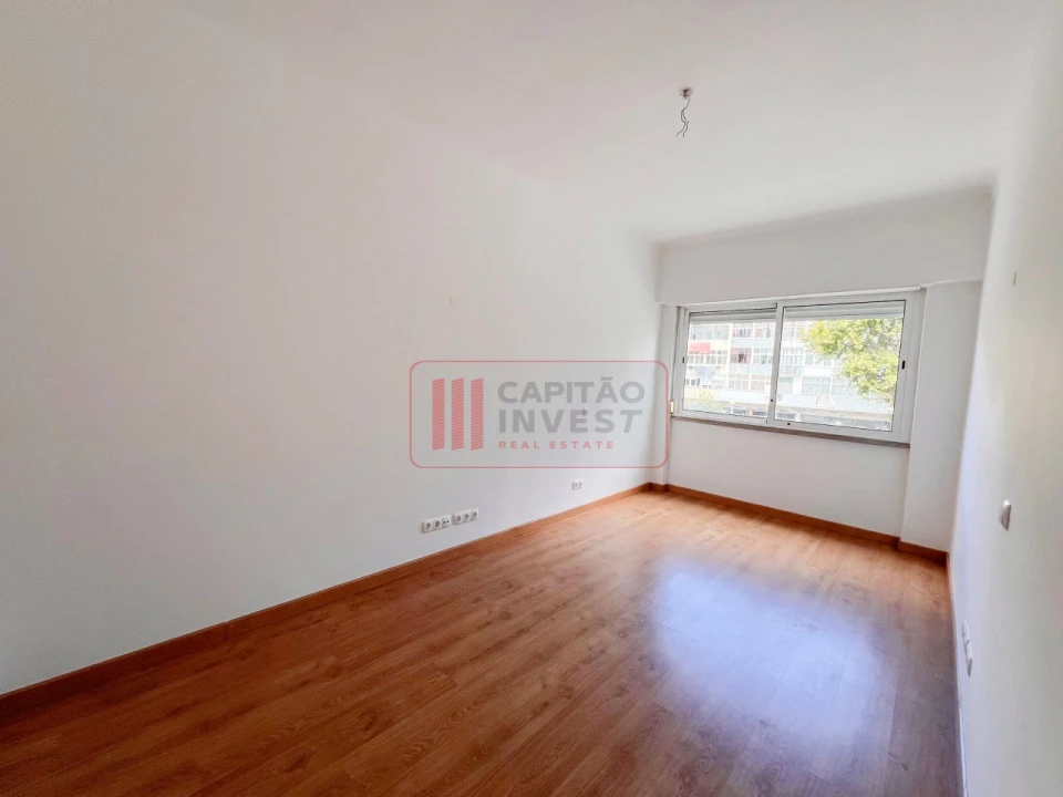 Apartamento T3 para Venda em Almada, Cova da Piedade, Pragal e Cacilhas Foto 24