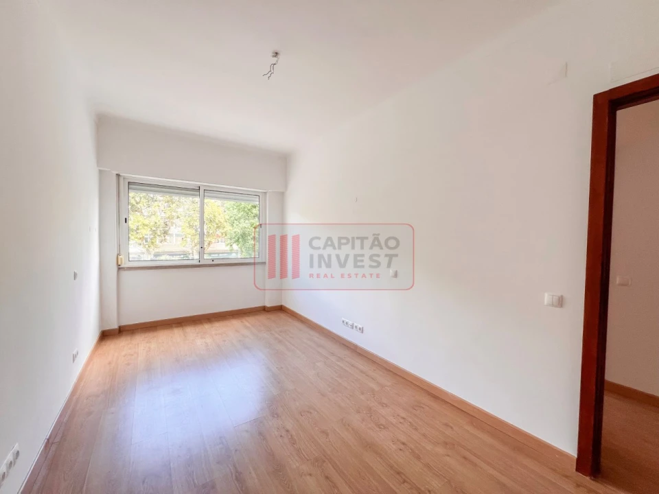 Apartamento T3 para Venda em Almada, Cova da Piedade, Pragal e Cacilhas Foto 25
