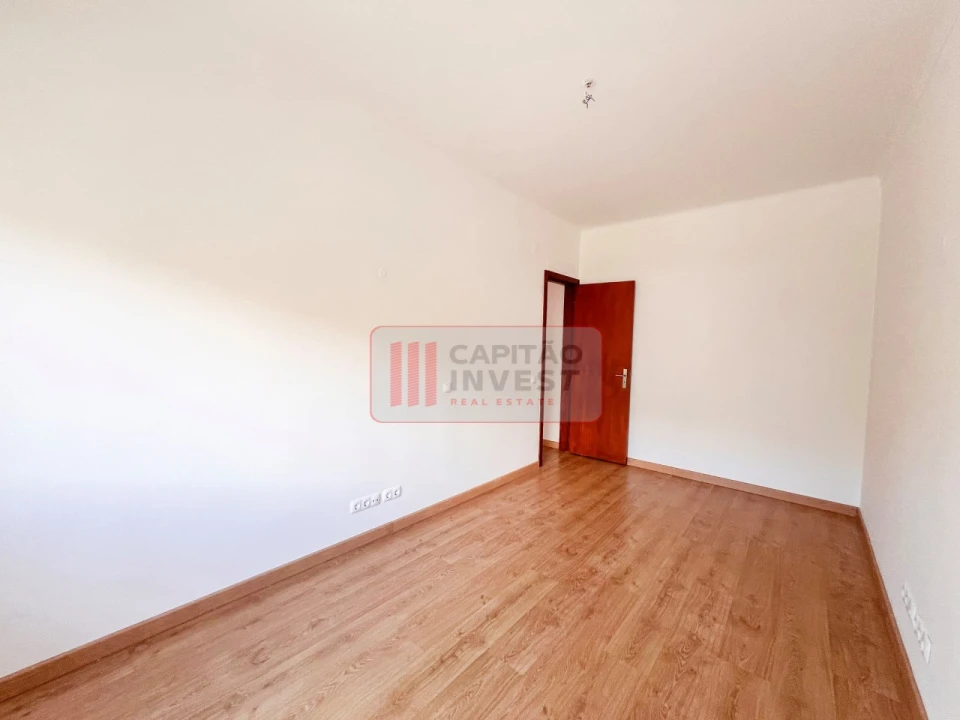 Apartamento T3 para Venda em Almada, Cova da Piedade, Pragal e Cacilhas Foto 26