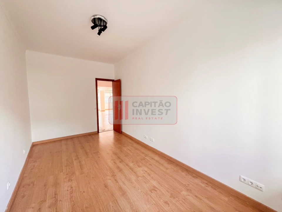 Apartamento T3 para Venda em Almada, Cova da Piedade, Pragal e Cacilhas Foto 20