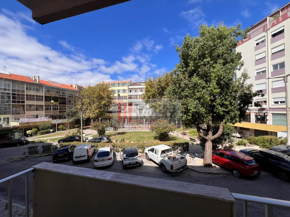 Apartamento T3 para Venda em Almada, Cova da Piedade, Pragal e Cacilhas Foto 1