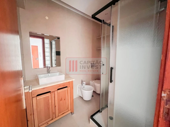 Apartamento T3 para Venda em Almada, Cova da Piedade, Pragal e Cacilhas Foto 28