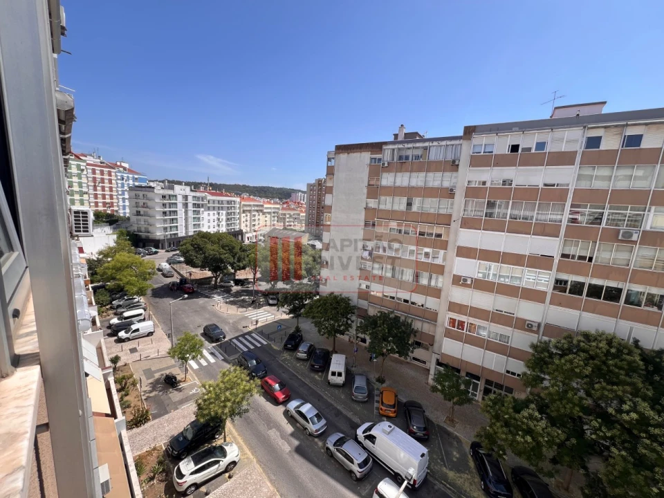 Apartamento T2 para Venda em Benfica Foto 1
