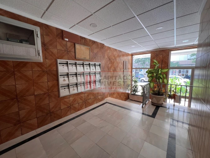 Apartamento T2 para Venda em Benfica Foto 4