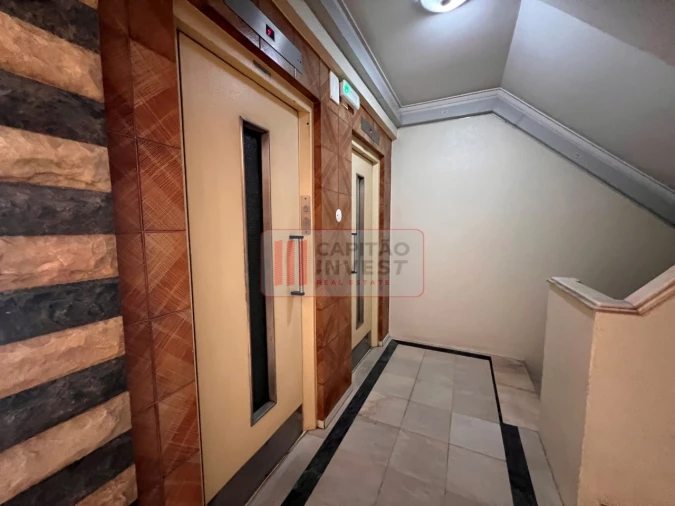 Apartamento T2 para Venda em Benfica Foto 5