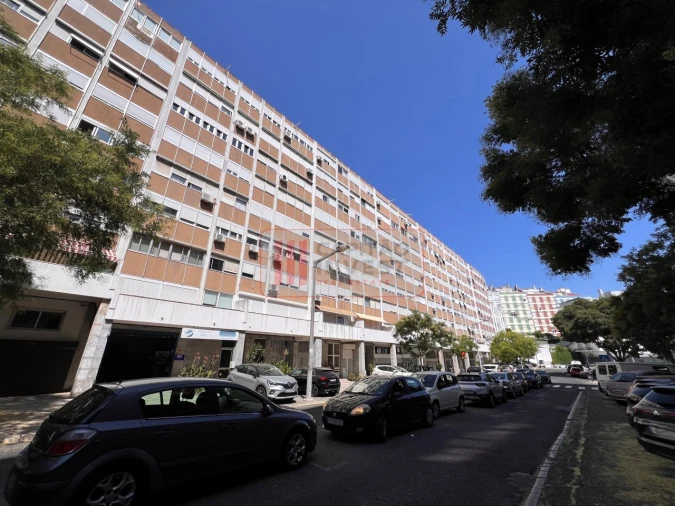 Apartamento T2 para Venda em Benfica Foto 2