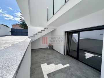 Moradia T4 para Venda em Charneca de Caparica e Sobreda