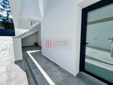 Moradia T4 para Venda em Charneca de Caparica e Sobreda