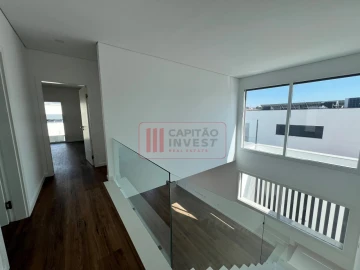 Moradia T4 para Venda em Charneca de Caparica e Sobreda