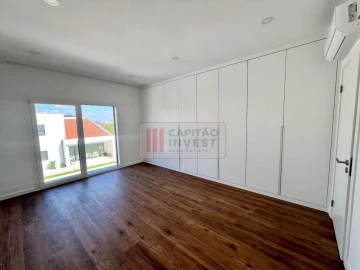 Moradia T4 para Venda em Charneca de Caparica e Sobreda