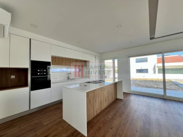 Moradia T4 para Venda em Charneca de Caparica e Sobreda