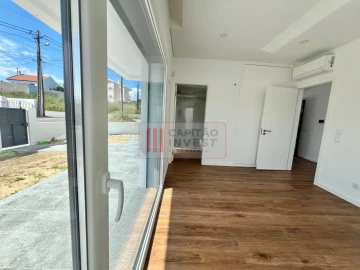 Moradia T4 para Venda em Charneca de Caparica e Sobreda