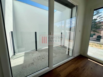 Moradia T4 para Venda em Charneca de Caparica e Sobreda