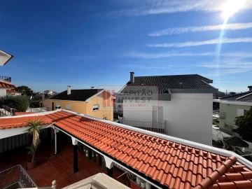 Moradia T4 para Venda em Corroios