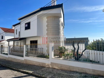 Moradia T4 para Venda em Corroios