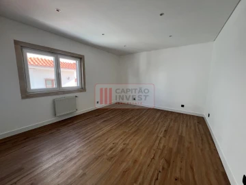 Moradia T4 para Venda em Corroios