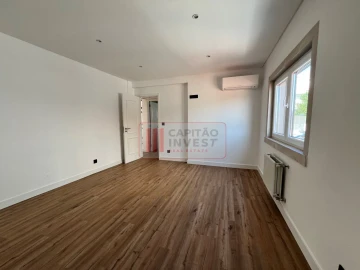 Moradia T4 para Venda em Corroios