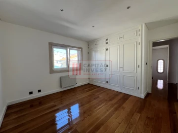 Moradia T4 para Venda em Corroios
